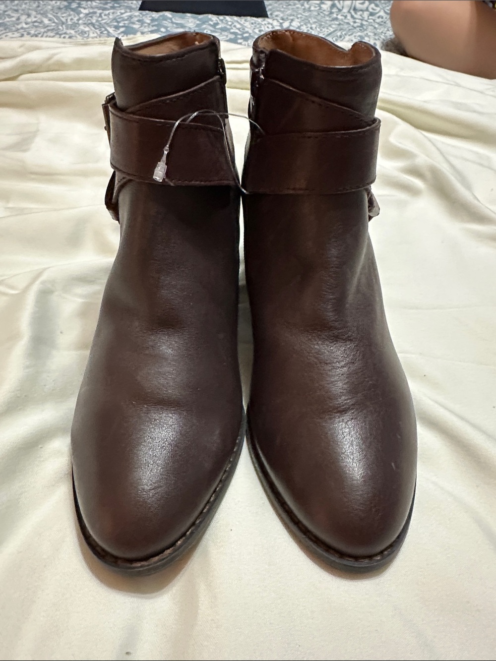Women Vionic brown  Shoe with Brass Logo Accent